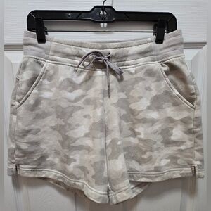 Tek Gear Women's Ultrasoft Fleece Tan Camouflage Shorts Med